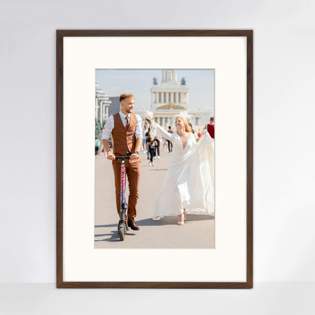 Brązowa ramka na zdjęcia HEN PASS 4 60x80 cm z passe partout (40x60 cm)