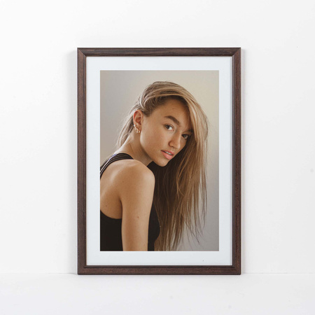 Ciemnobrązowa ramka drewniana DRWA 44 21x30 cm