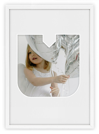 Ramka na zdjęcia LITERKA "U" 21x30 cm biała z białym passe partout