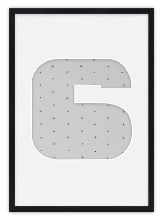 Ramka na zdjęcia CYFERKA "6" 21x30 cm czarna z białym passe partout