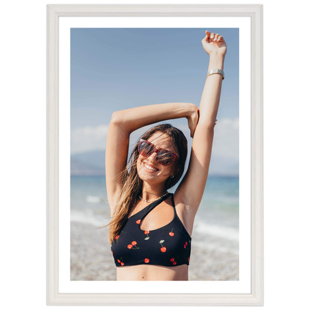 Biała ramka drewniana na zdjęcia DRWA 1 25x38 cm