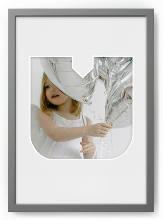 Ramka na zdjęcia LITERKA "U" 21x30 cm szara z białym z passe partout