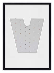 Ramka na zdjęcia LITERKA "V" 21x30 cm czarna z białym passe partout