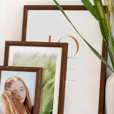 Brązowa ramka drewniana DRWA 4 24x30 cm
