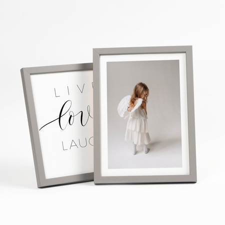 Pakiet 5 szt. szarych ramek drewnianych na zdjęcia PINIA 05 15x21 cm