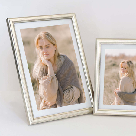 Pakiet 5 szt. srebrnych ramek drewnianych na zdjęcia DRWA FS 15x21 cm