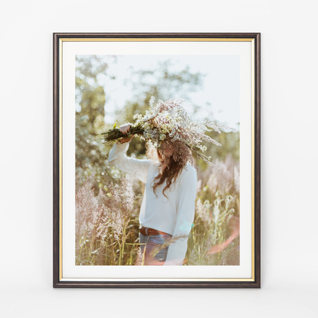 Brązowa ramka drewniana ze złotym paskiem DRI CL 4 40x50 cm