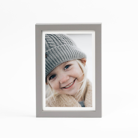 Szara ramka drewniana na zdjęcia PINIA 05 10x15 cm