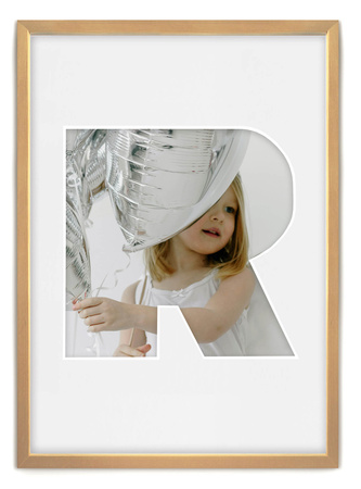 Ramka na zdjęcia LITERKA "R" 21x30 cm jasne drewno z białym passe partout