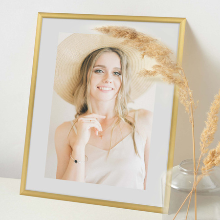 Złota ramka aluminiowa na zdjęcia Royall 24x30 cm