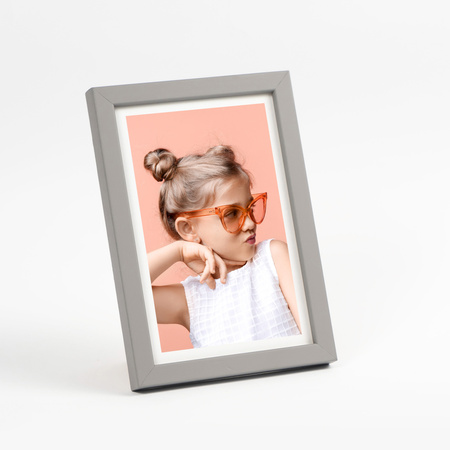 Pakiet 5 szt. szarych ramek drewnianych na zdjęcia PINIA 05 10x15 cm