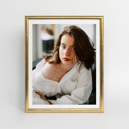 Złota ramka drewniana na zdjęcia EKO Z4 24x30 cm