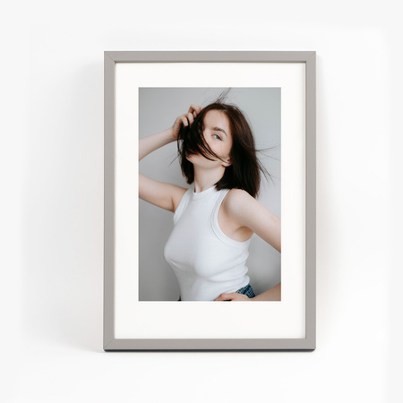 Szara ramka drewniana na zdjęcia PINIA 05 21x30 cm