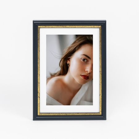 Czarna ramka drewniana ze złotym paskiem DRI CL 2 15x21 cm
