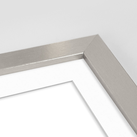 Srebrna ramka na zdjęcia HEN PASS S 70x100 cm z passe partout (50x70 cm)