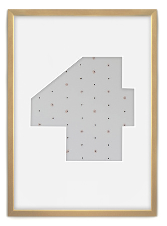 Ramka na zdjęcia CYFERKA "4" 21x30 cm naturalne drewno z białym passe partout